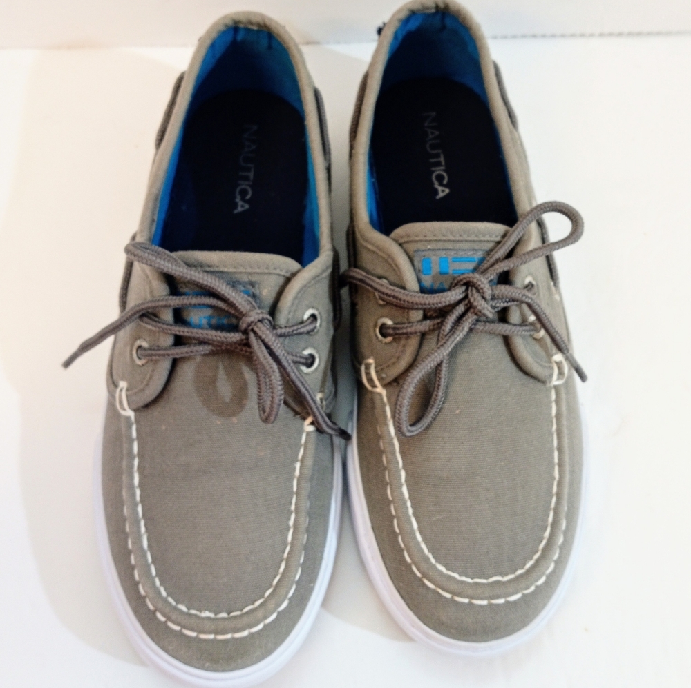 NAUTICA SPINNAKER DECK SHOES - Picture 1 of 9